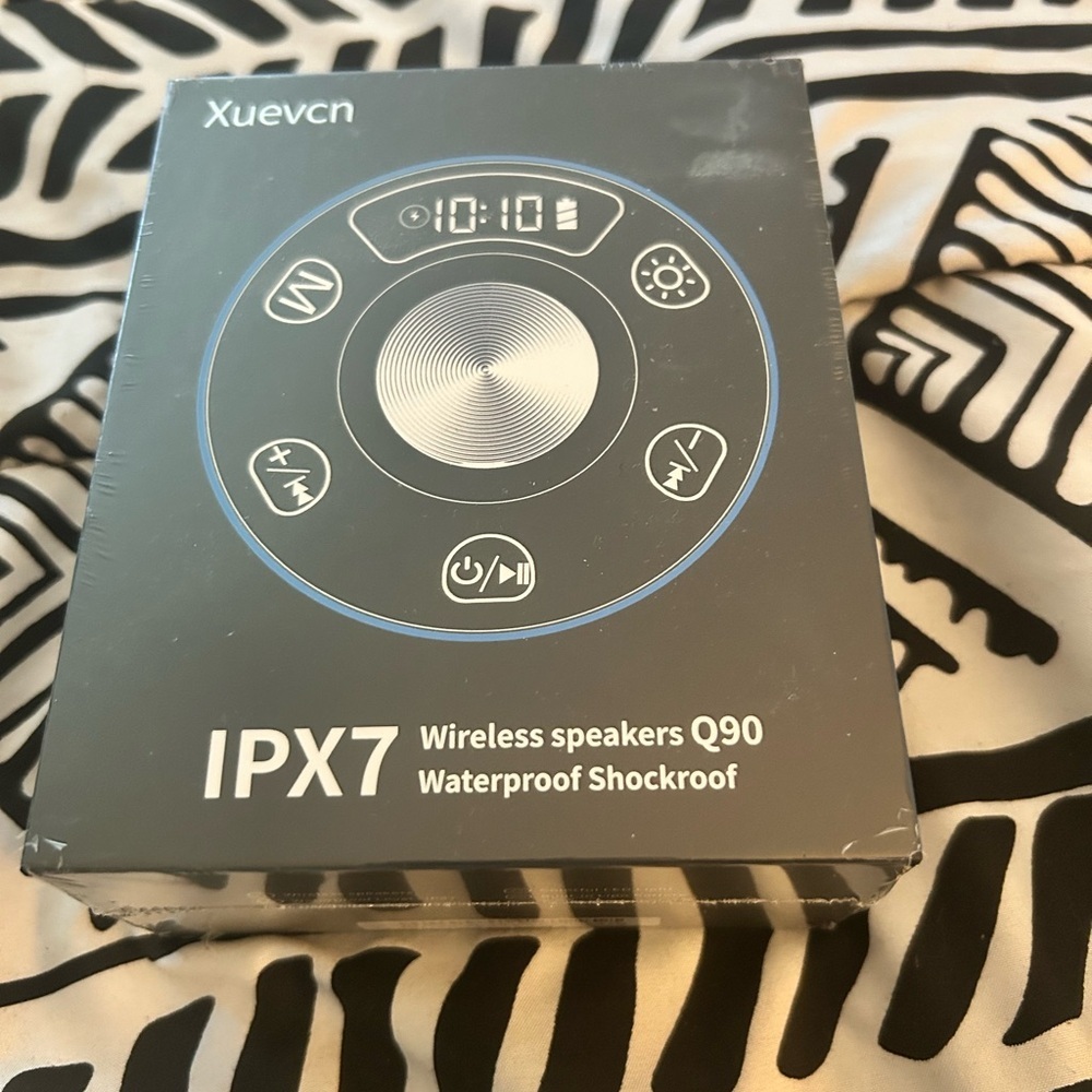 Xuevcn Waterproof Wireless Speakers Q90